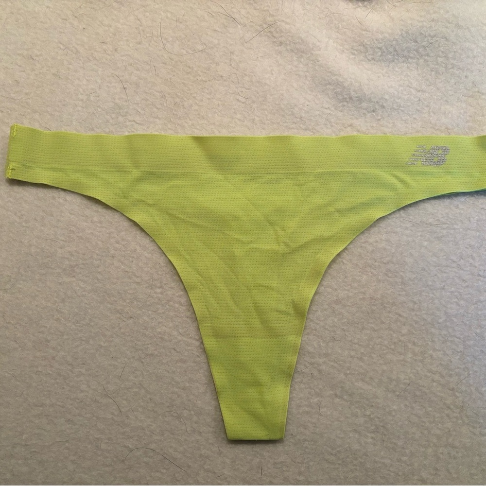 New Balance sport thong, size Small